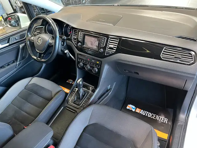 Volkswagen Golf Sportsvan view 8