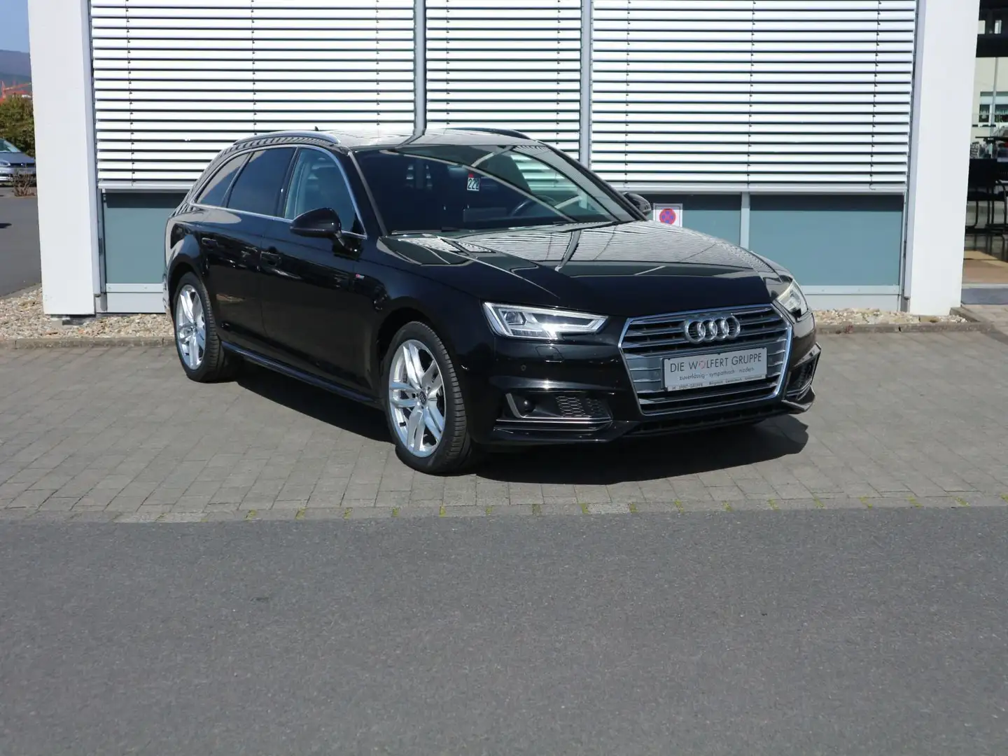 Audi A4 2.0 TDI S tronic AHK*Pano*RFK*SHZ Noir - 2