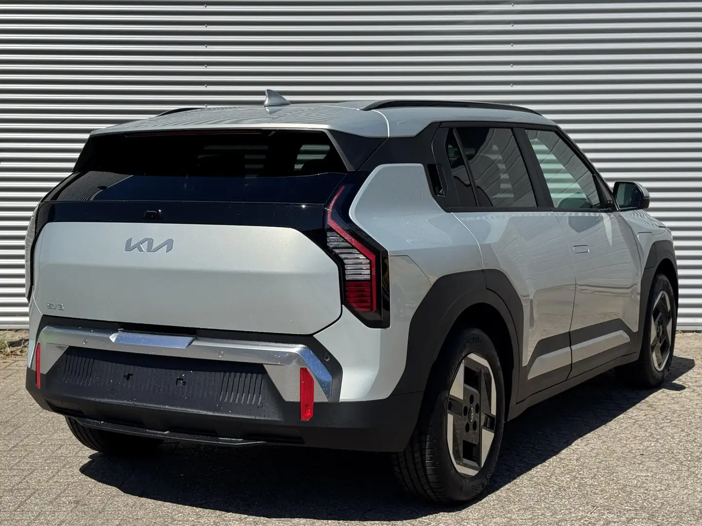 Kia EV3 Plus 58.3 kWh | Tijdelijk Kia inruilpremie € 3000, Zilver - 2