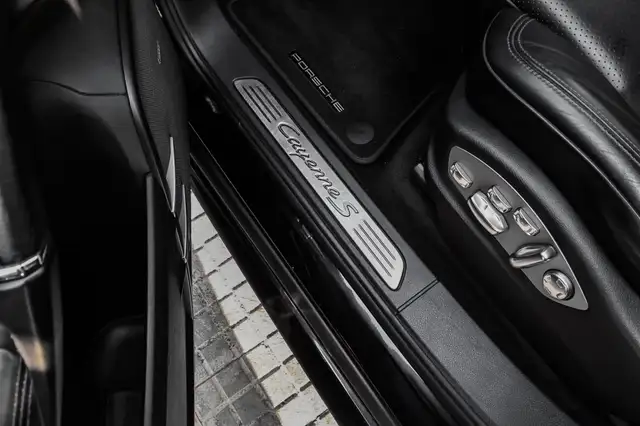 Porsche Cayenne view 15
