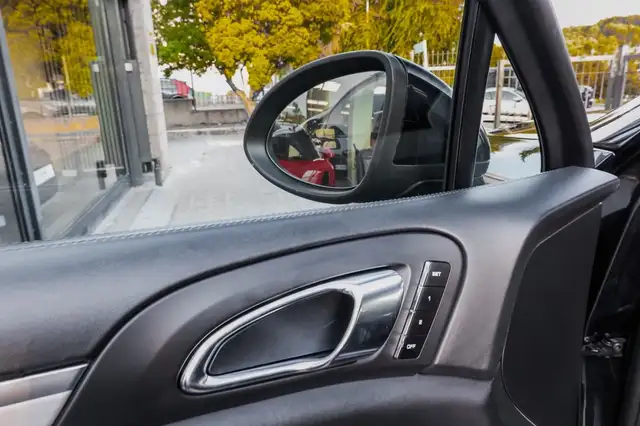 Porsche Cayenne view 13