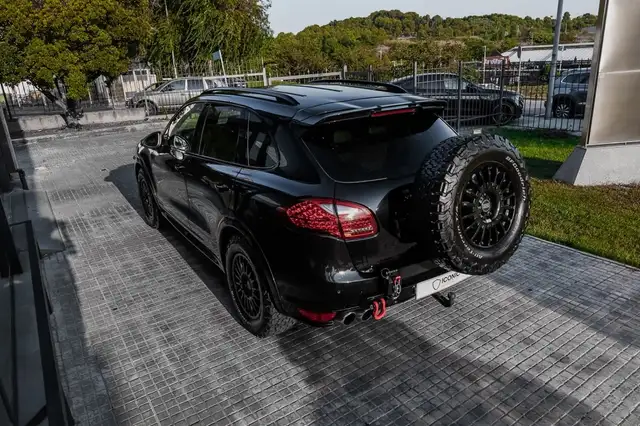 Porsche Cayenne view 9