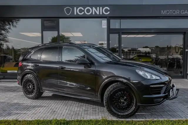 Porsche Cayenne main image