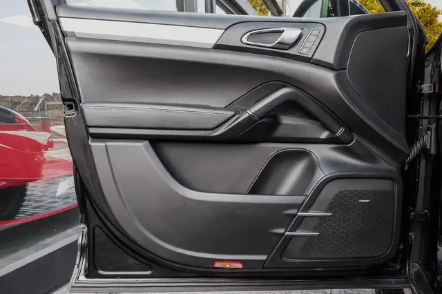 Porsche Cayenne view 12