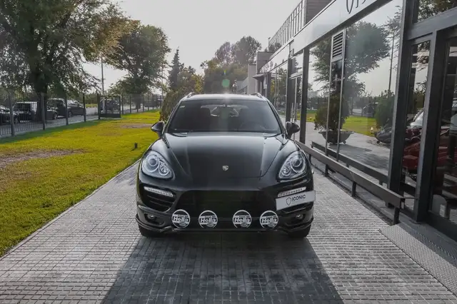 Porsche Cayenne view 4