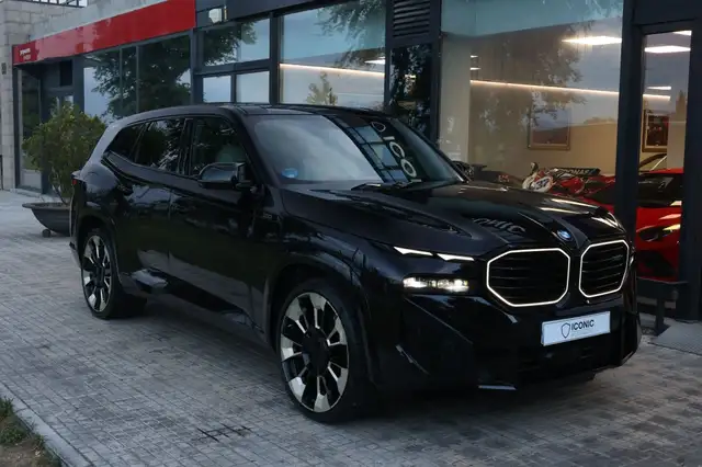BMW XM view 3