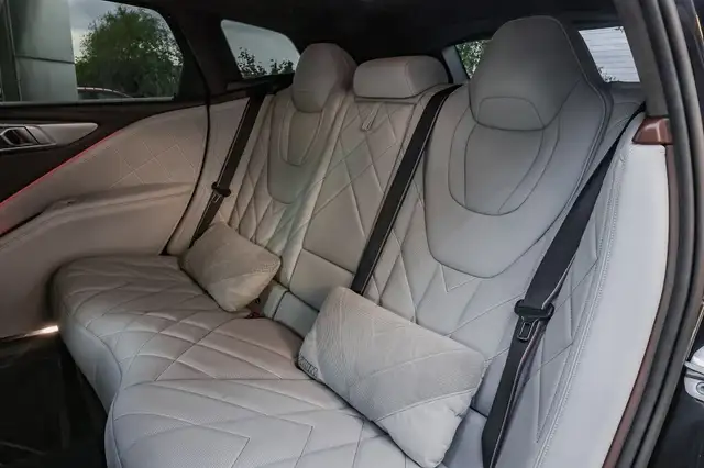BMW XM view 12