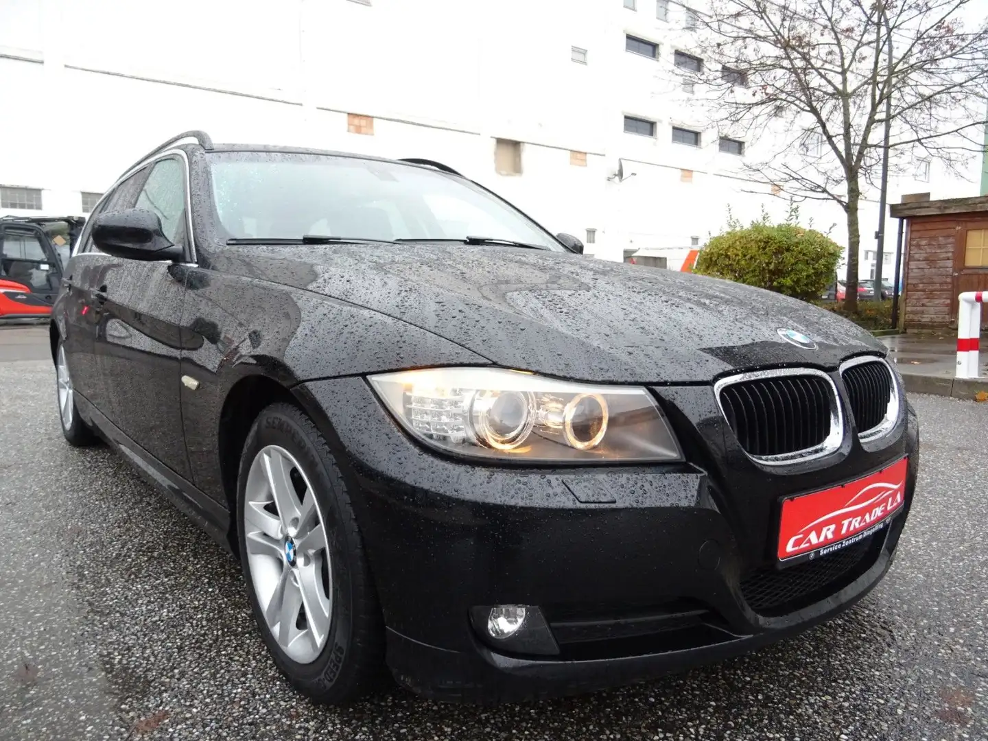 BMW 320 3 Touring 320d Schwarz - 2