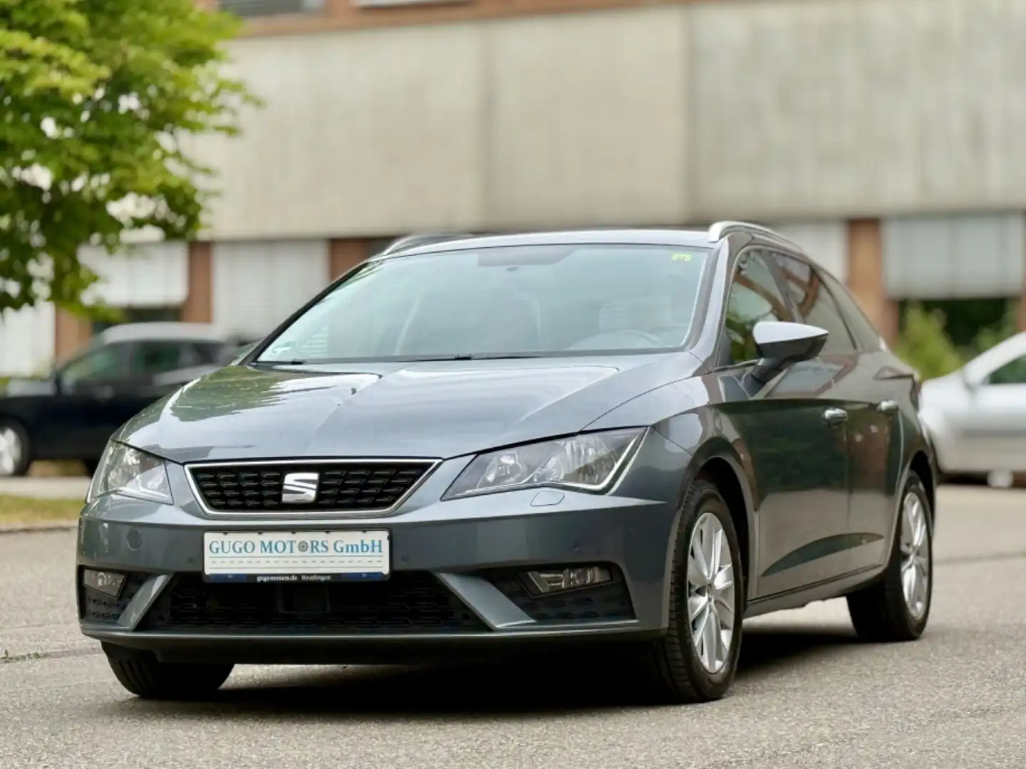 SEAT Leon ST 1.6 TDI Automatik / Apple / Android /AHK Grijs - 1