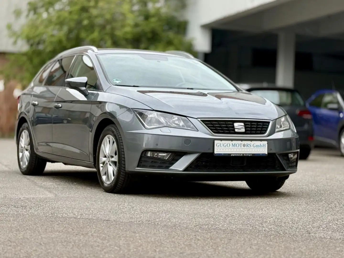 SEAT Leon ST 1.6 TDI Automatik / Apple / Android /AHK Grijs - 2