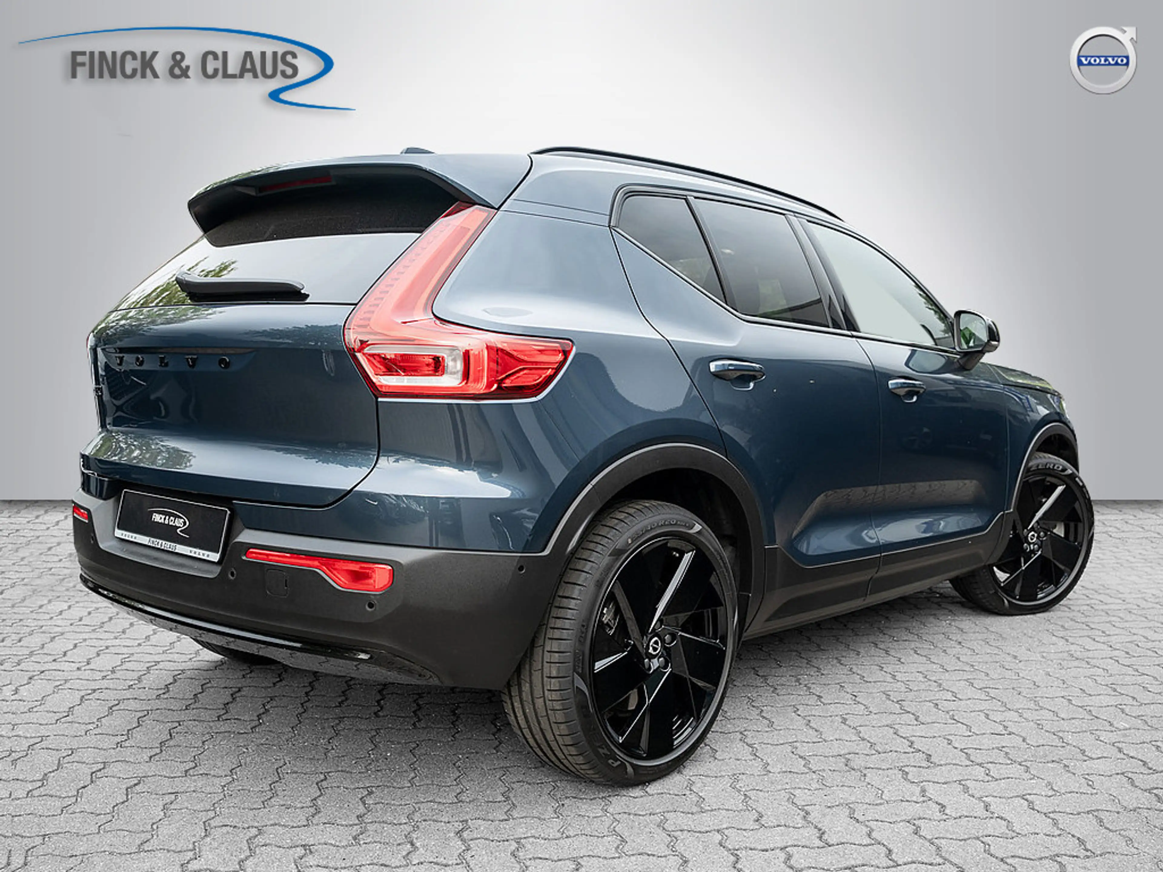Volvo EX40 Twin Motor Plus Black Edition 360° ACC — photo 3