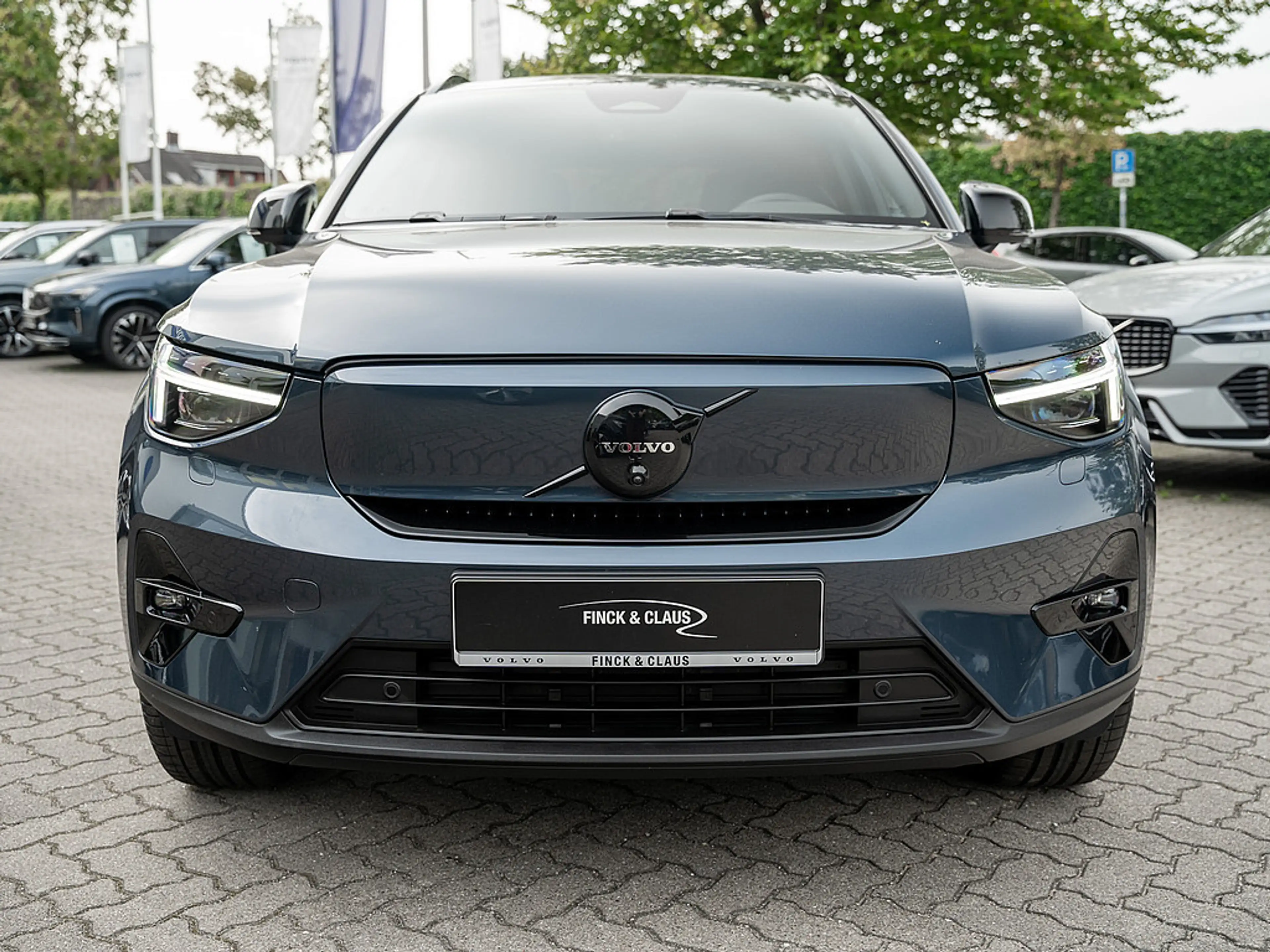 Volvo EX40 Twin Motor Plus Black Edition 360° ACC — photo 6
