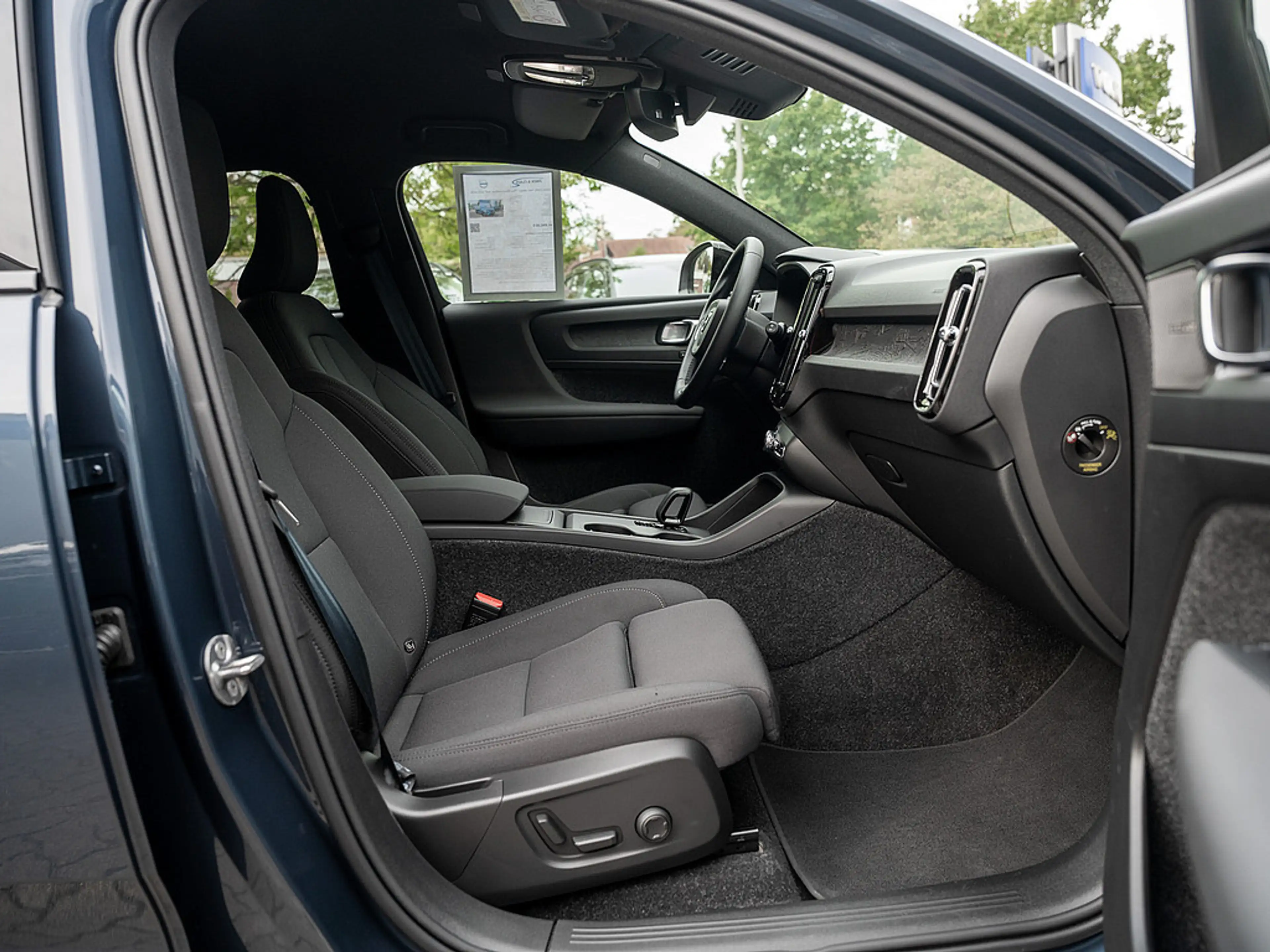 Volvo EX40 Twin Motor Plus Black Edition 360° ACC — photo 2