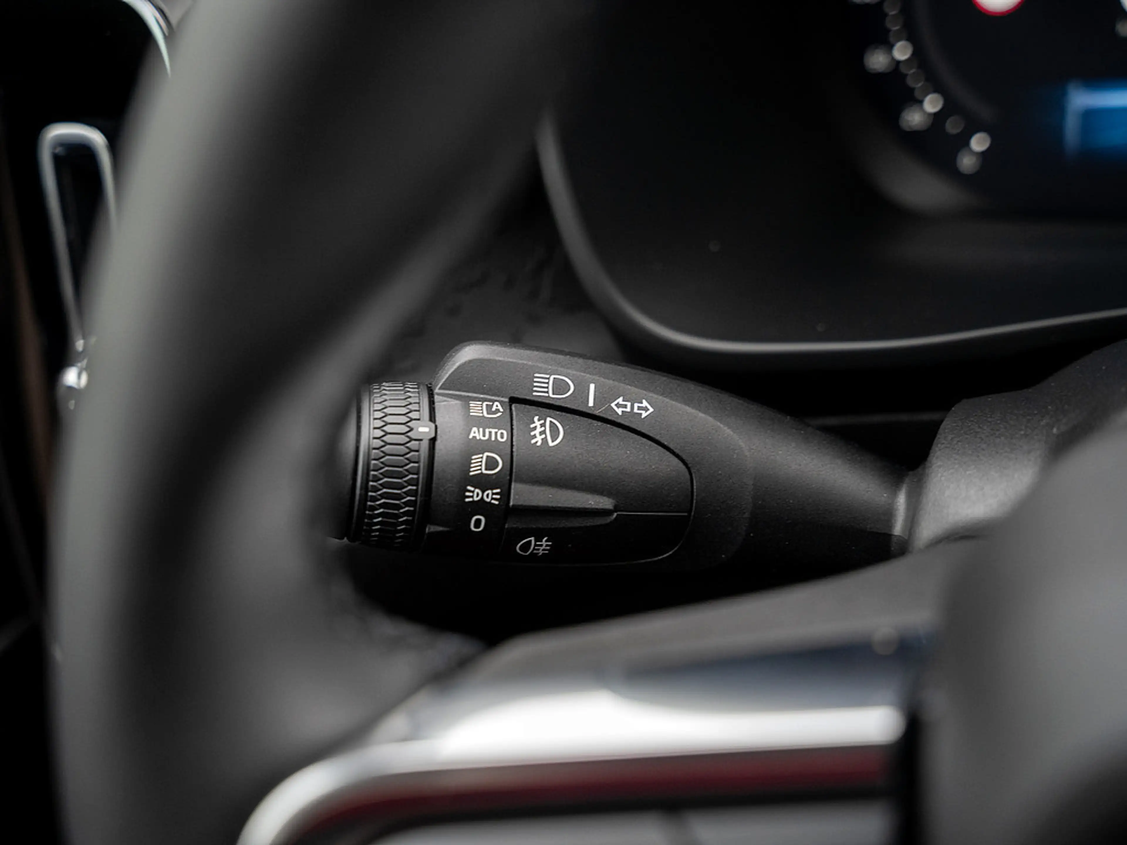 Volvo EX40 Twin Motor Plus Black Edition 360° ACC — photo 23