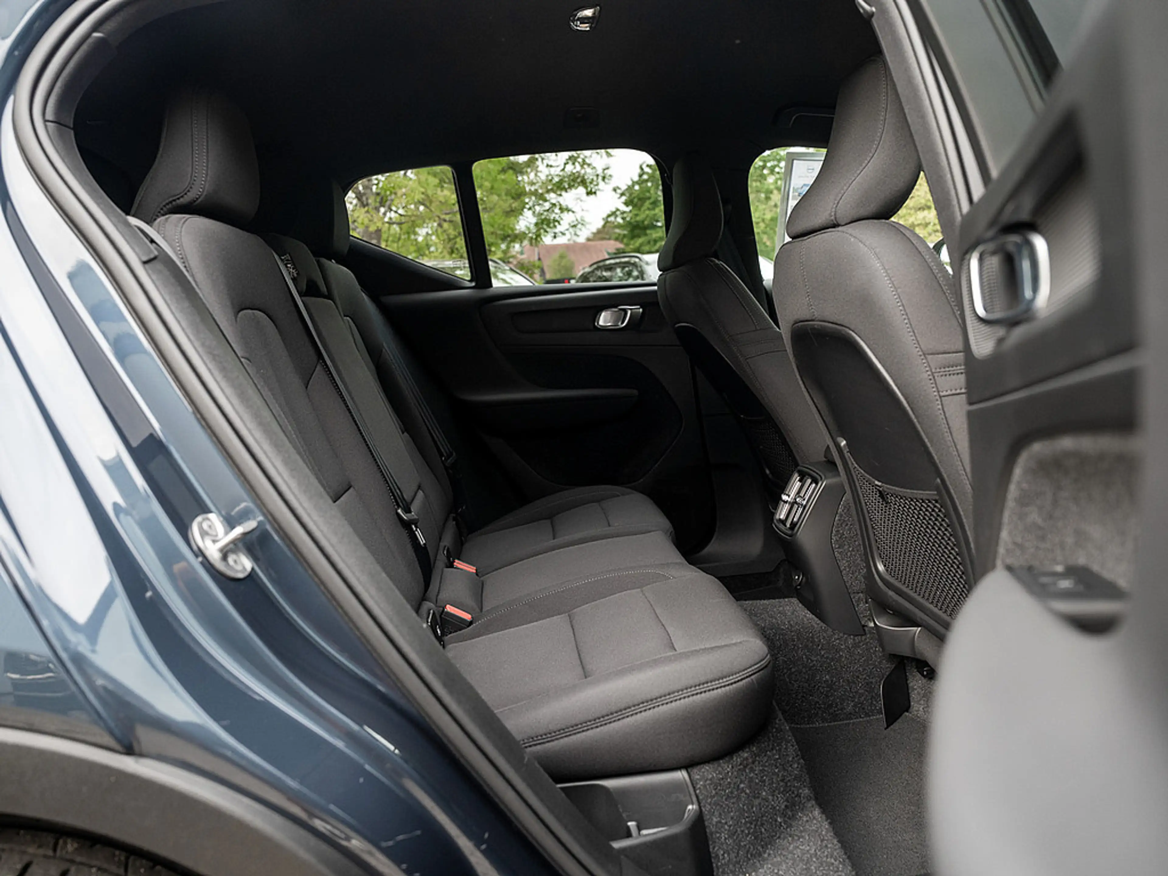 Volvo EX40 Twin Motor Plus Black Edition 360° ACC — photo 4