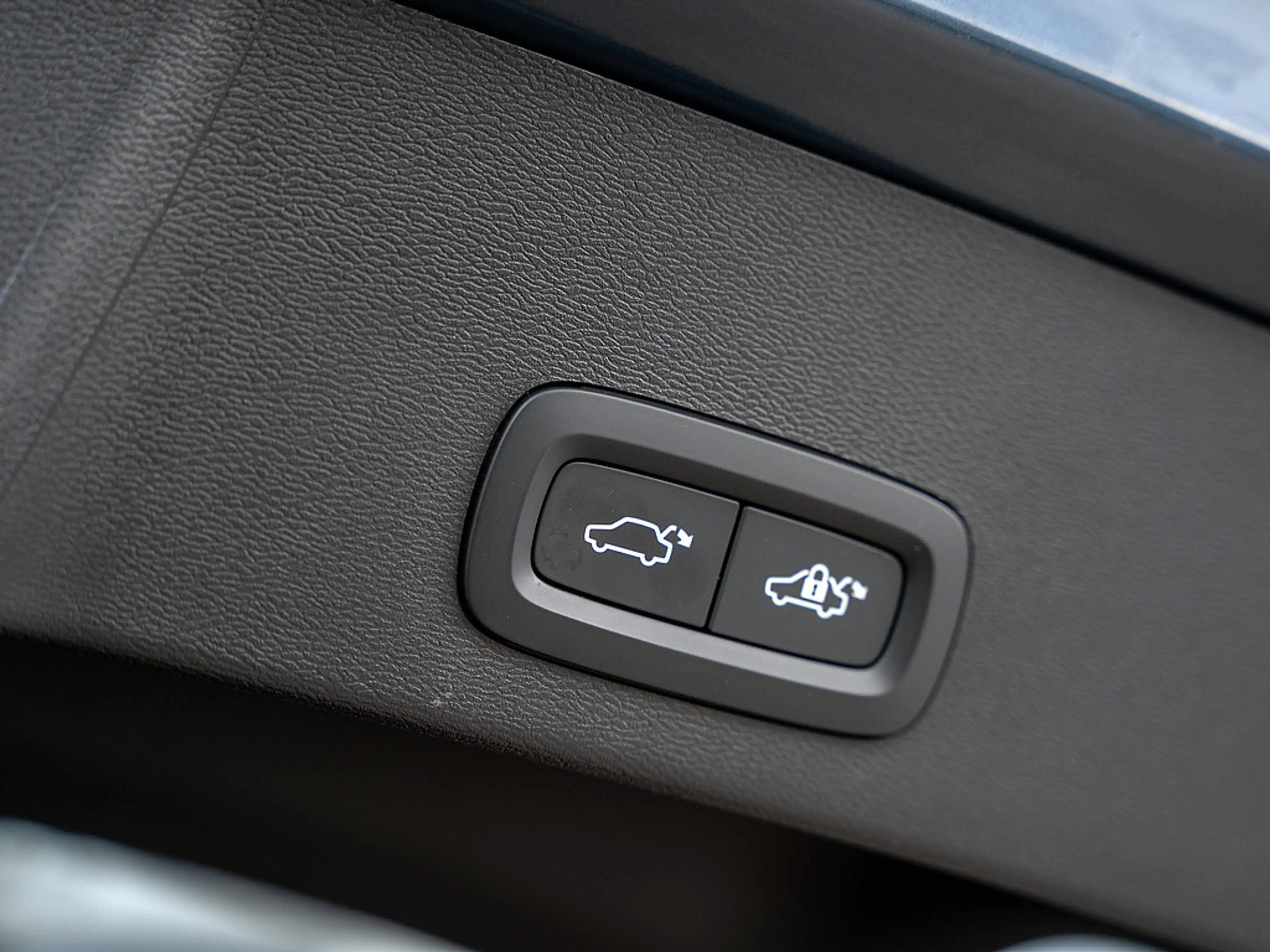 Volvo EX40 Twin Motor Plus Black Edition 360° ACC — photo 30