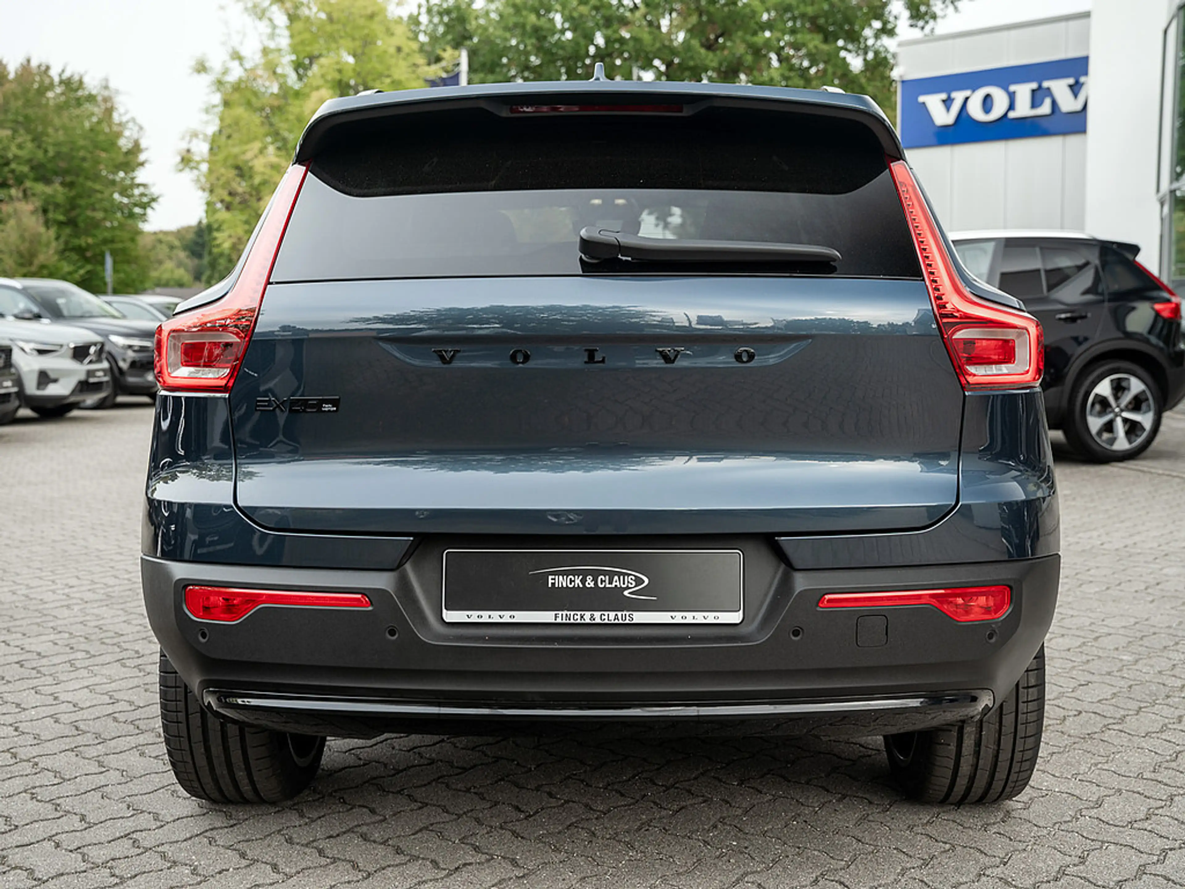 Volvo EX40 Twin Motor Plus Black Edition 360° ACC — photo 7
