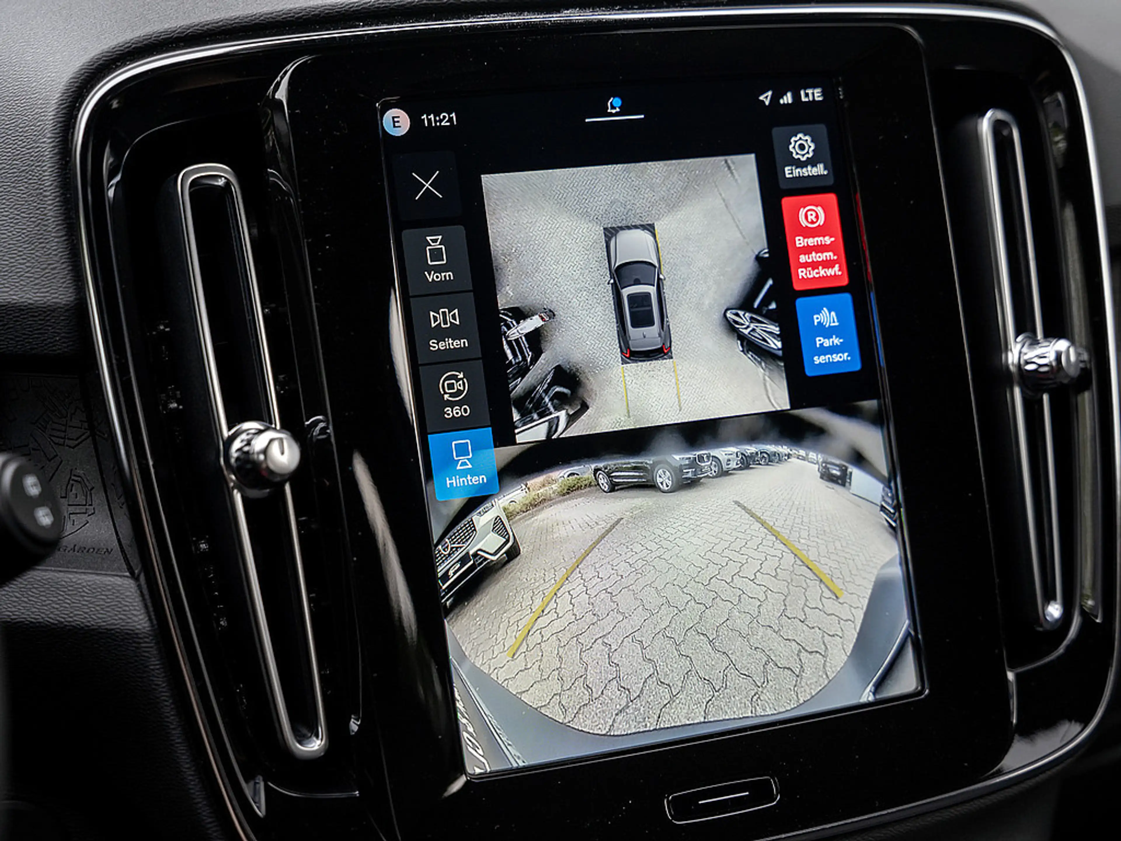 Volvo EX40 Twin Motor Plus Black Edition 360° ACC — photo 11