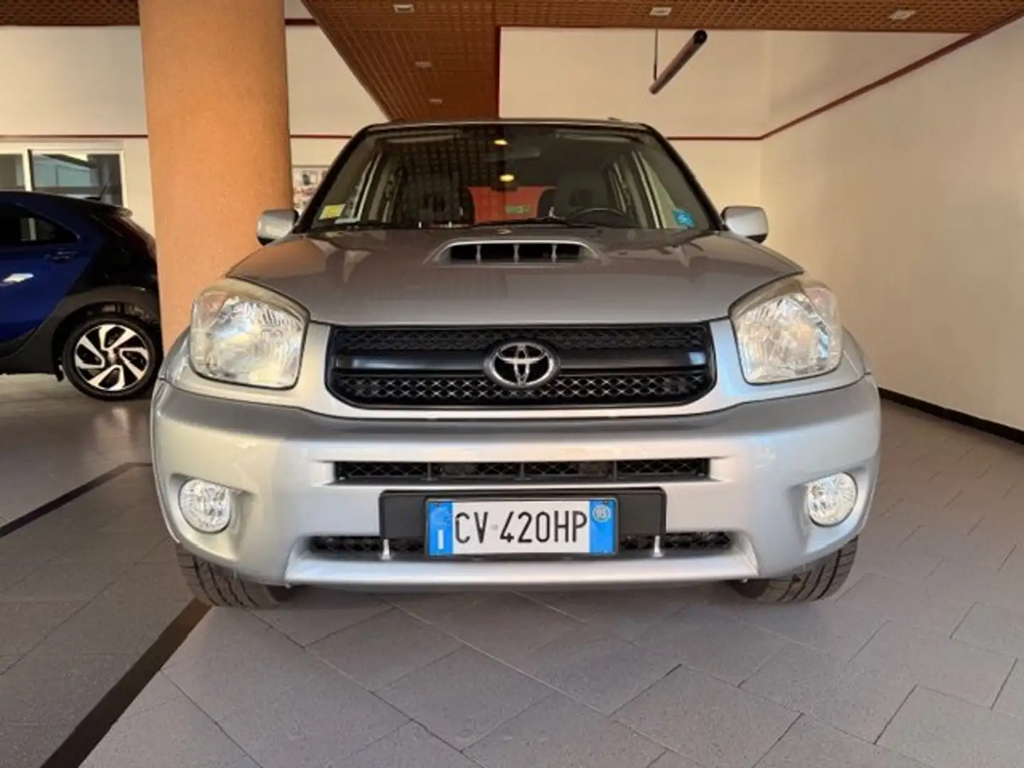 Toyota RAV 4 5p 2.0 d-4d 16v Silber - 2