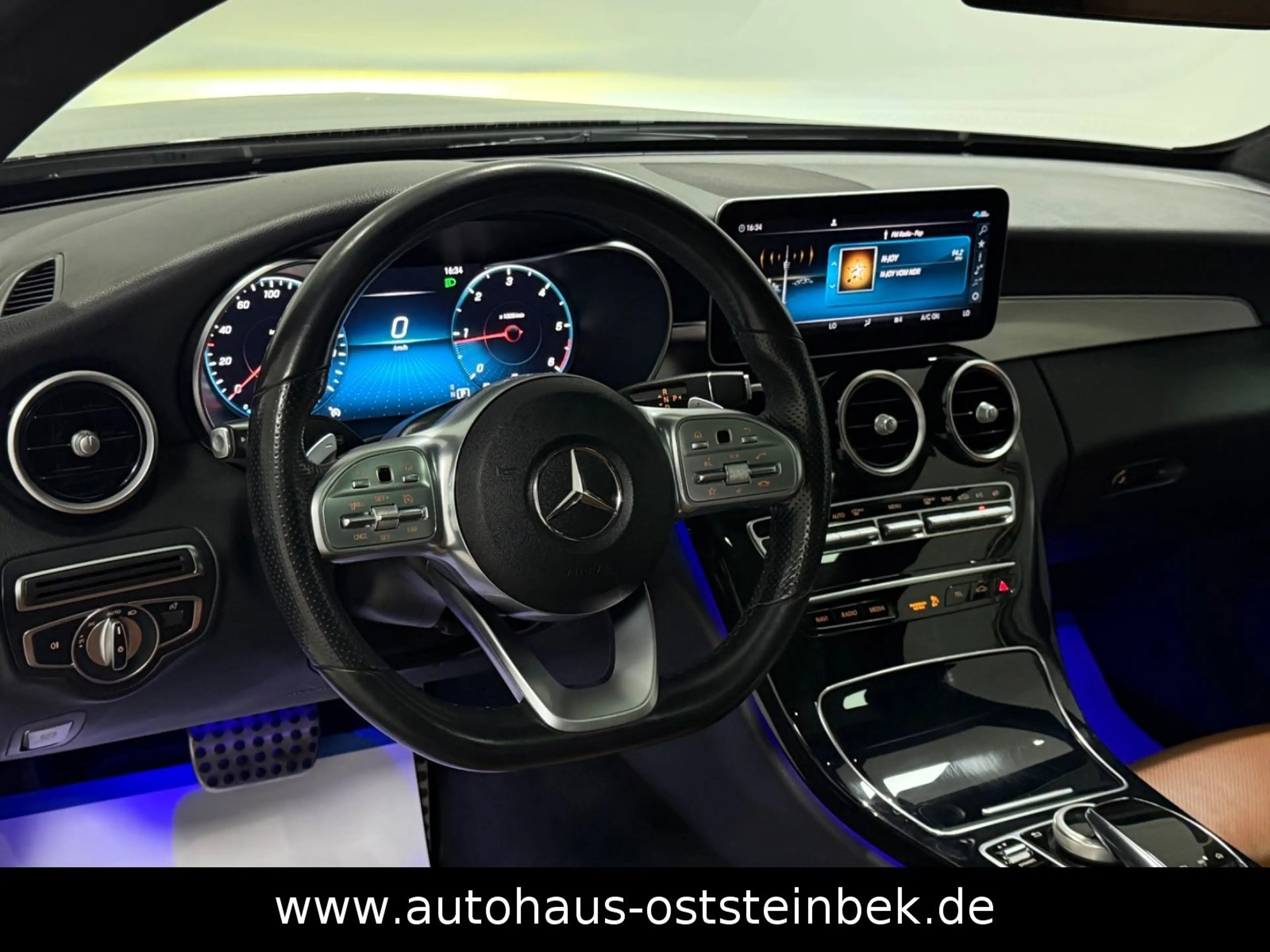 Mercedes-Benz C 220 d COUPE AMG-LINE/PANO/BURMESTER/360°KAM/ — photo 10
