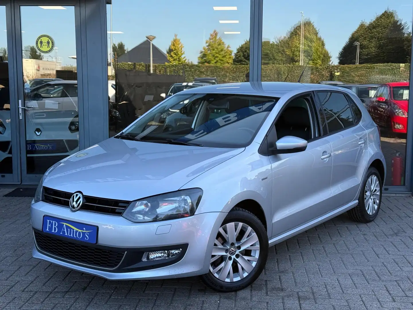 Volkswagen Polo 1.2 TSI Life Airco Lmv Grijs - 1