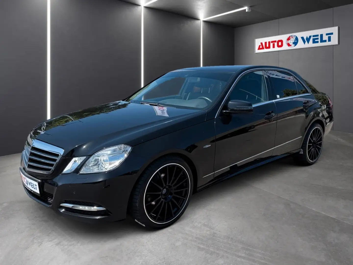 Mercedes-Benz E 200 CGI Auto. Leder Xenon Navi Climatic Sitzhz Noir - 1