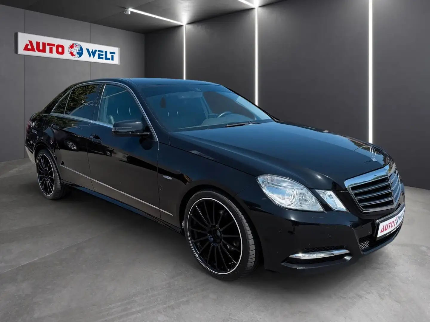 Mercedes-Benz E 200 CGI Auto. Leder Xenon Navi Climatic Sitzhz Noir - 2