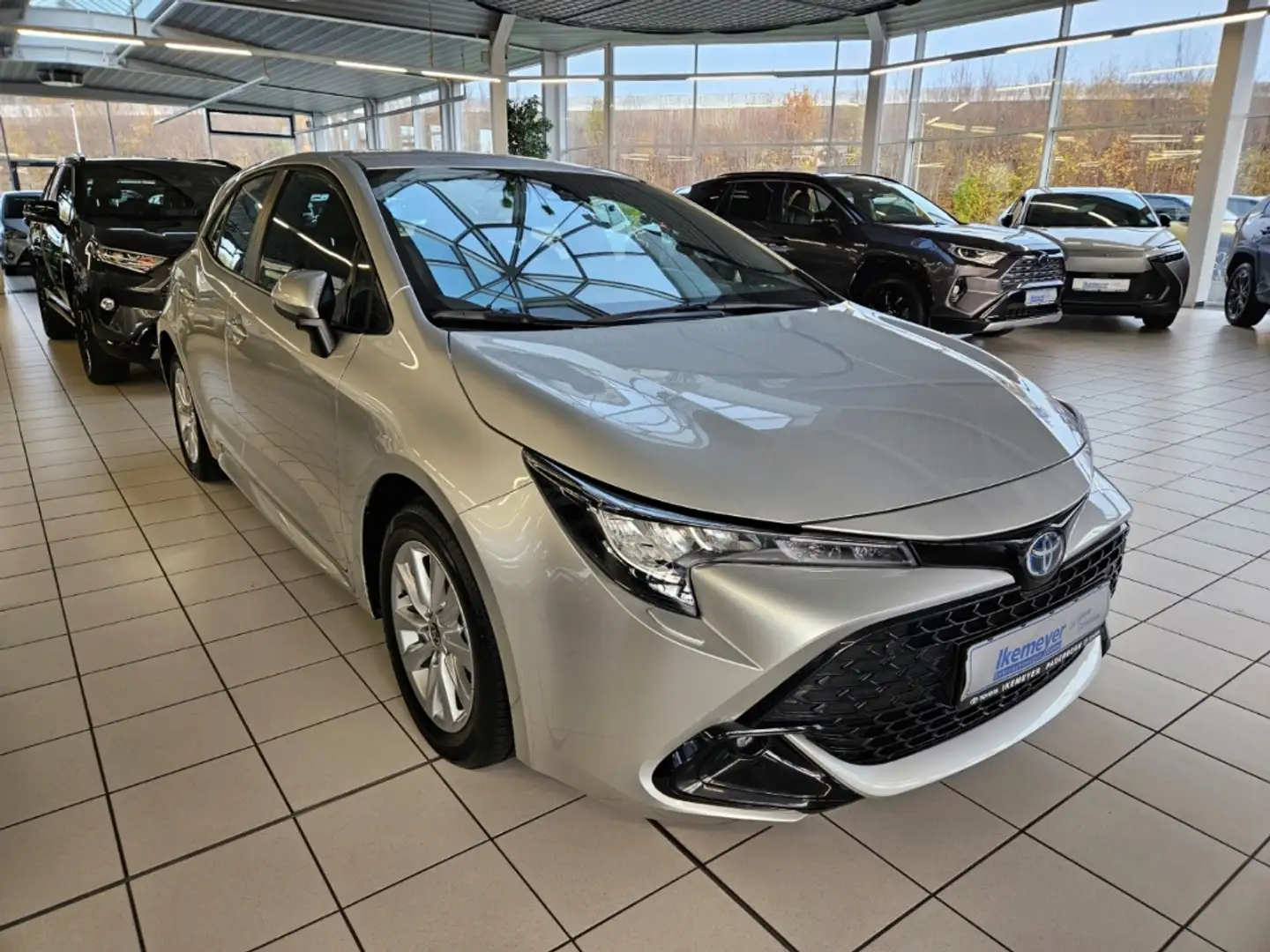 Toyota Corolla 1,8 Hybrid Sitzheizung Lenkradheizung Rückfahrkame Silber - 2