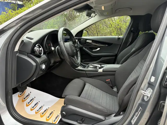 Mercedes-Benz C view 8