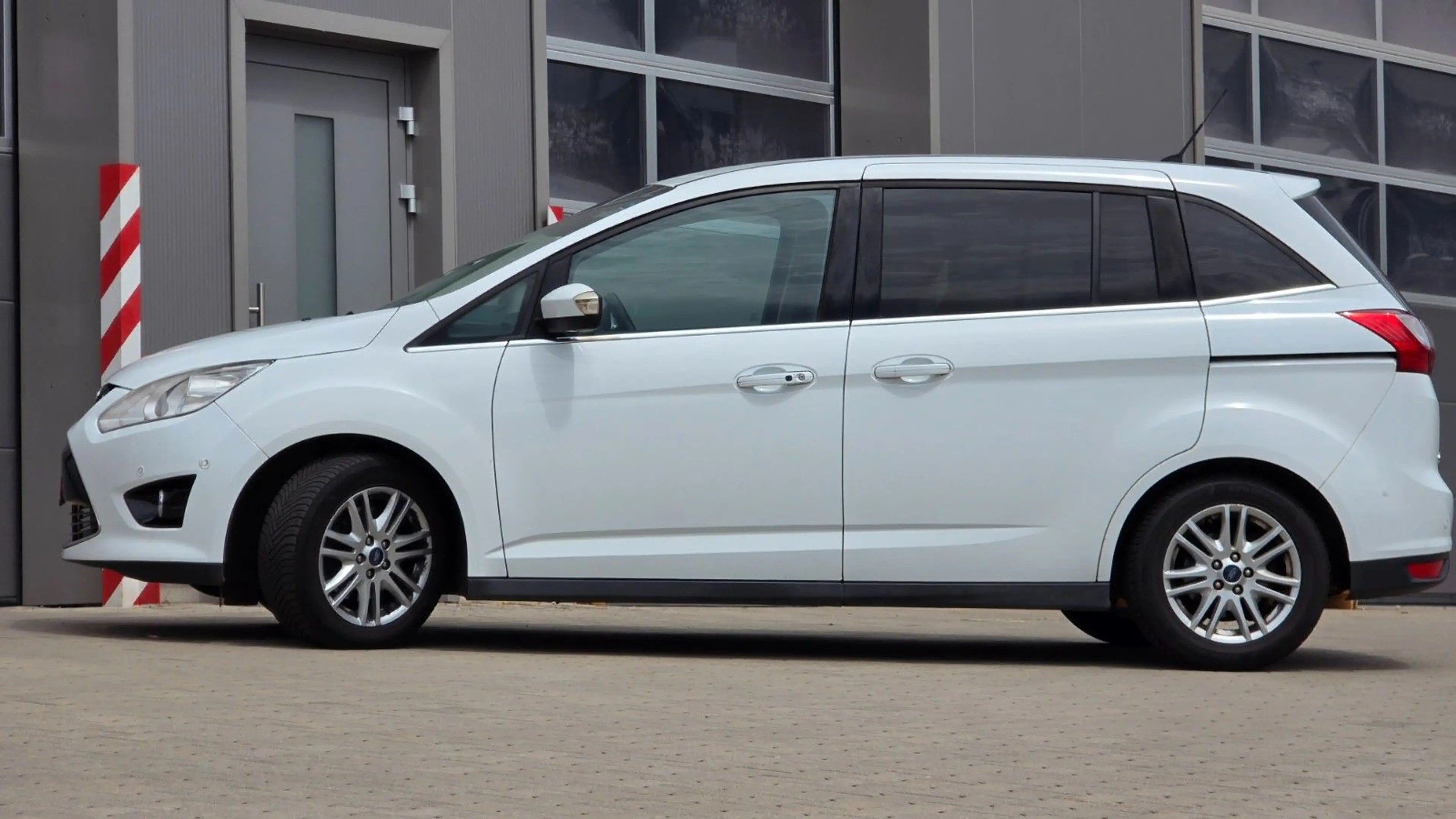 Ford Grand C-Max Grand C-MAX Titanium Aut Navi Klima Shzg — photo 7