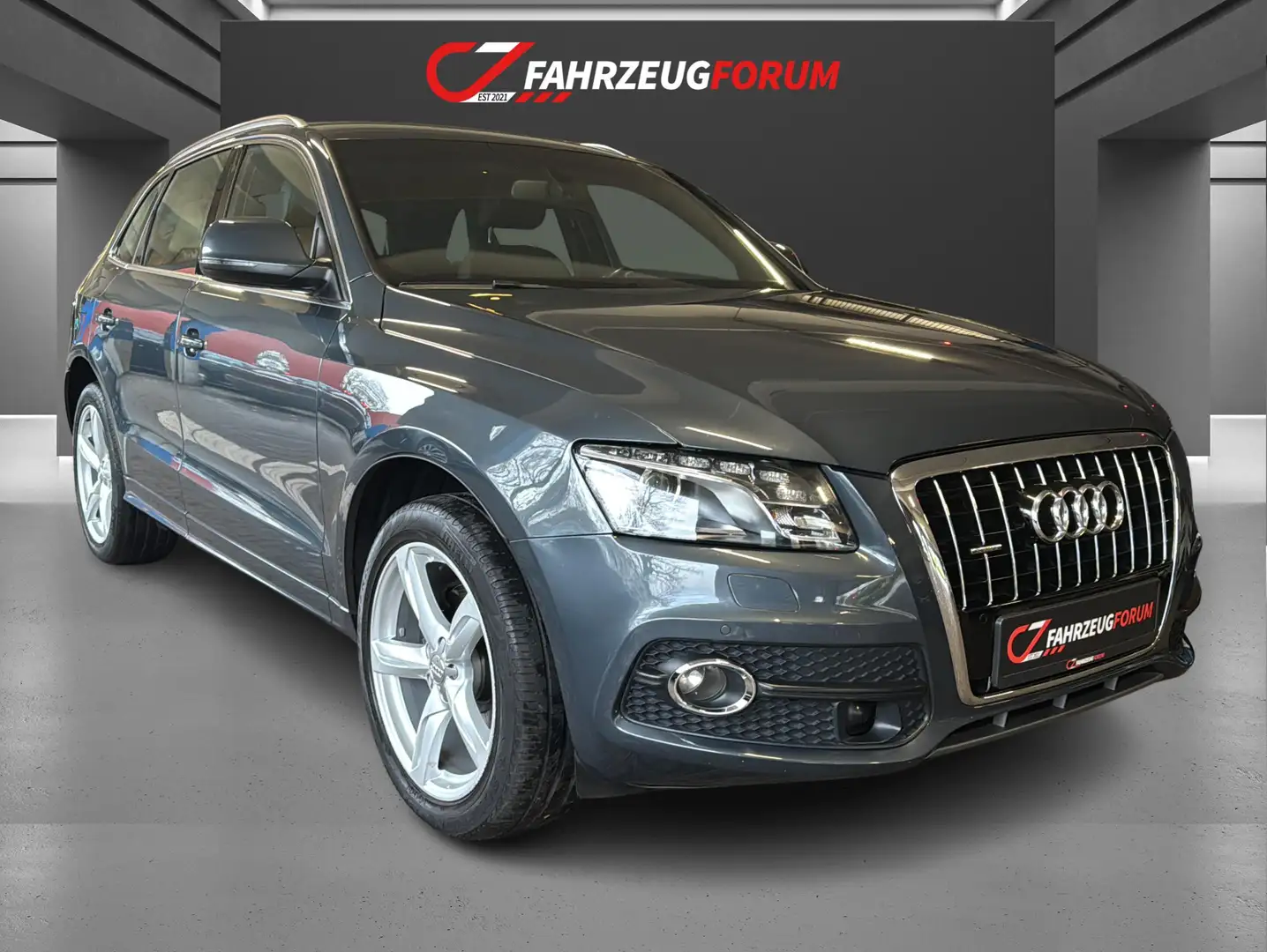 Audi Q5 3.2 FSI quattro*Leder*ACC*MMI*Xenon Plus Grau - 2