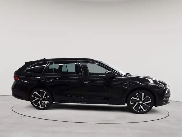 Skoda Octavia view 3