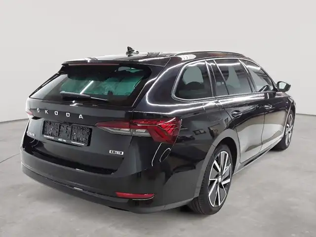 Skoda Octavia view 4