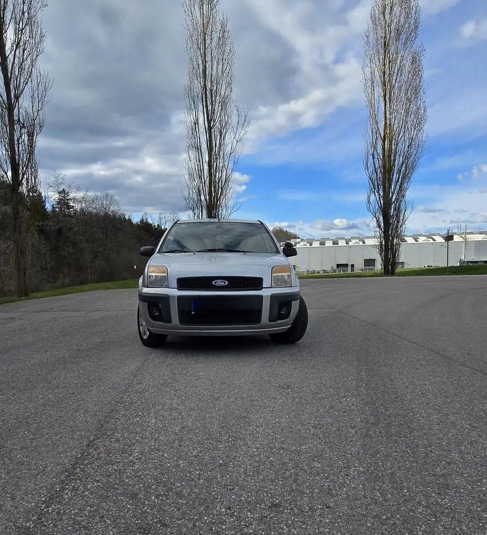 Ford Fusion Fusion 1.6 Aut. + Grau - 1