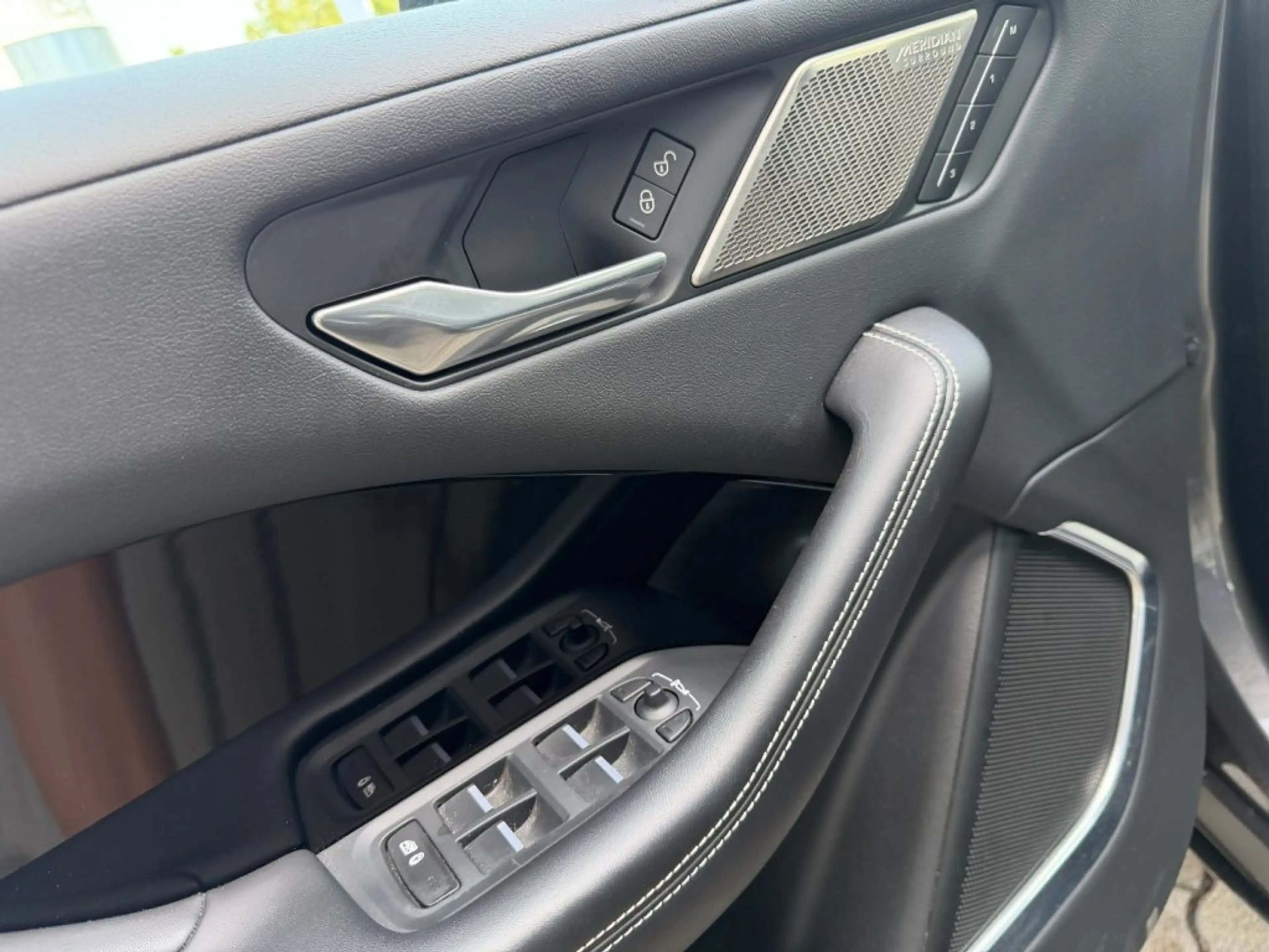 Jaguar I-Pace EV400 HSE AWD — photo 9