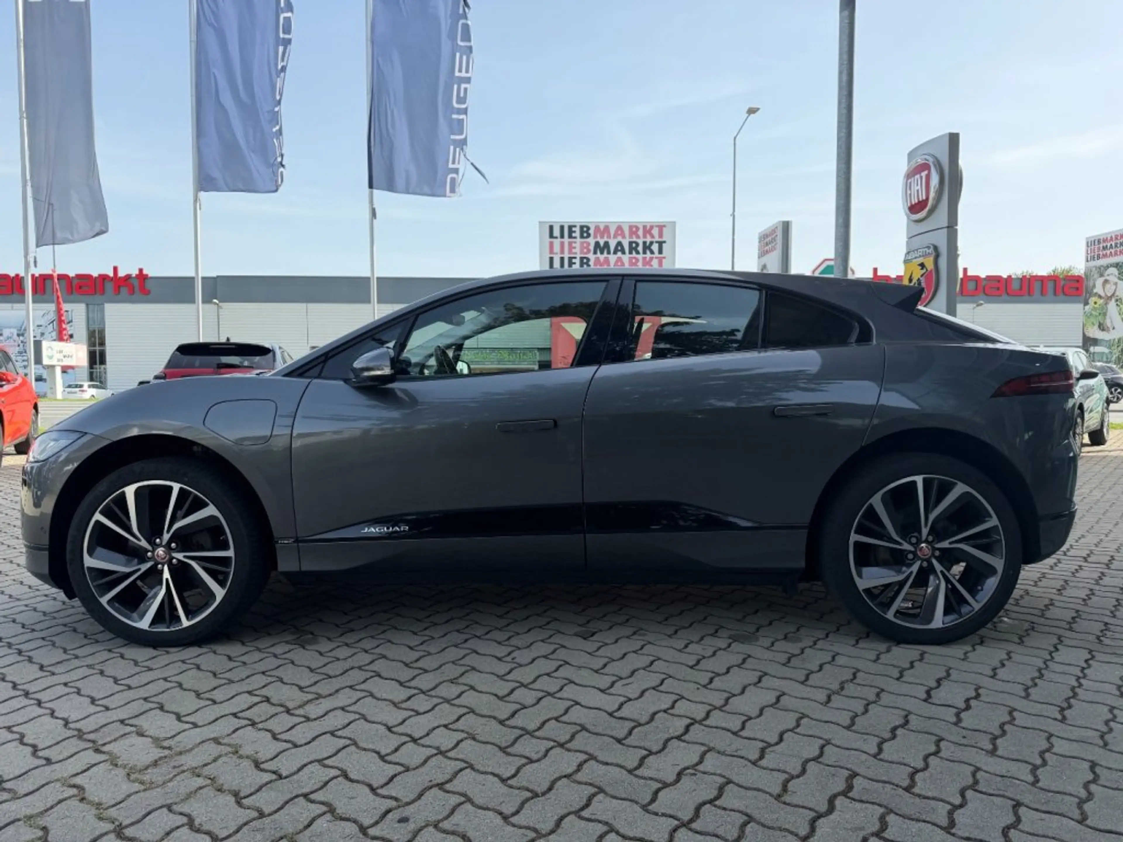 Jaguar I-Pace EV400 HSE AWD — photo 4
