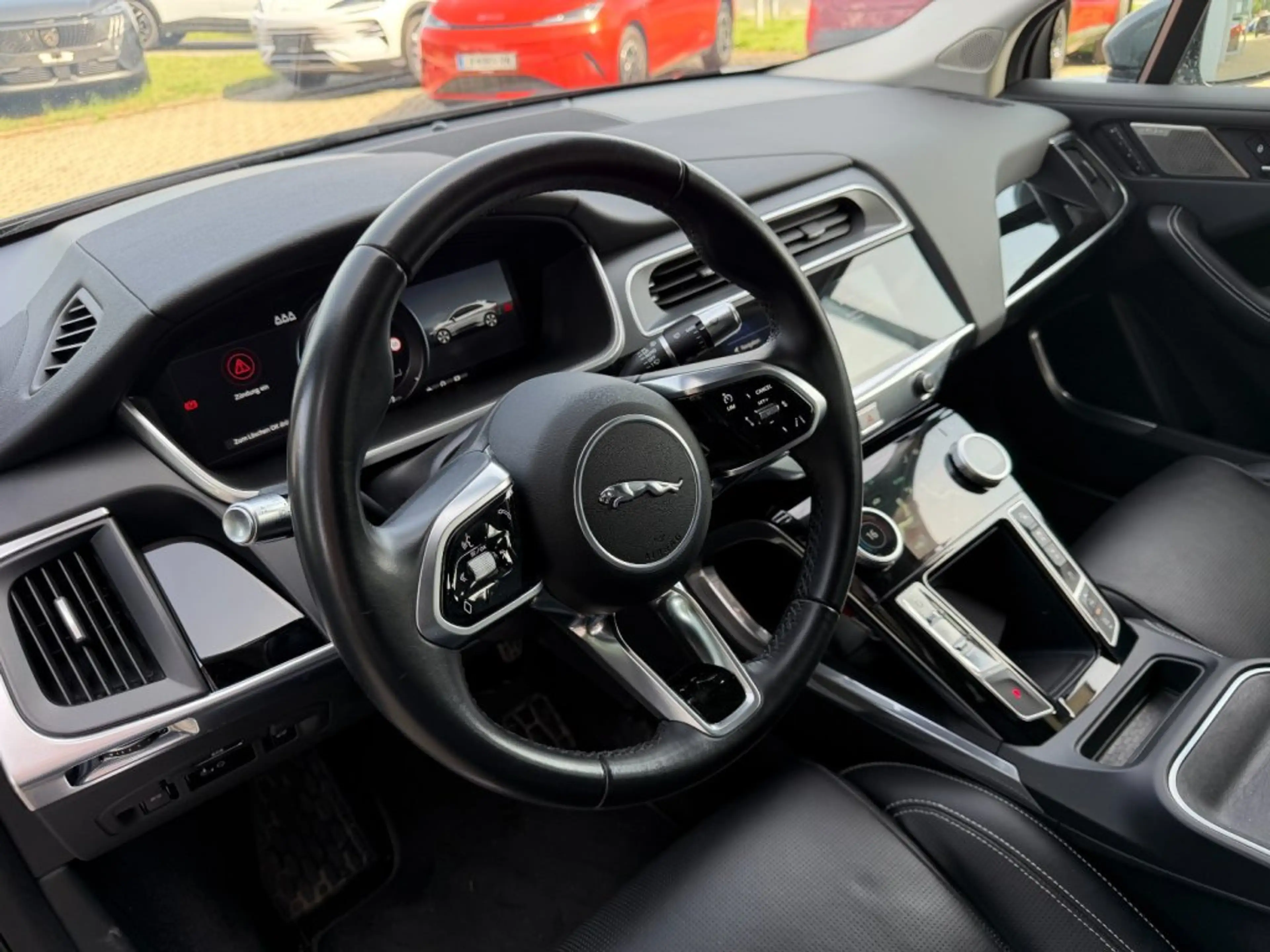 Jaguar I-Pace EV400 HSE AWD — photo 12