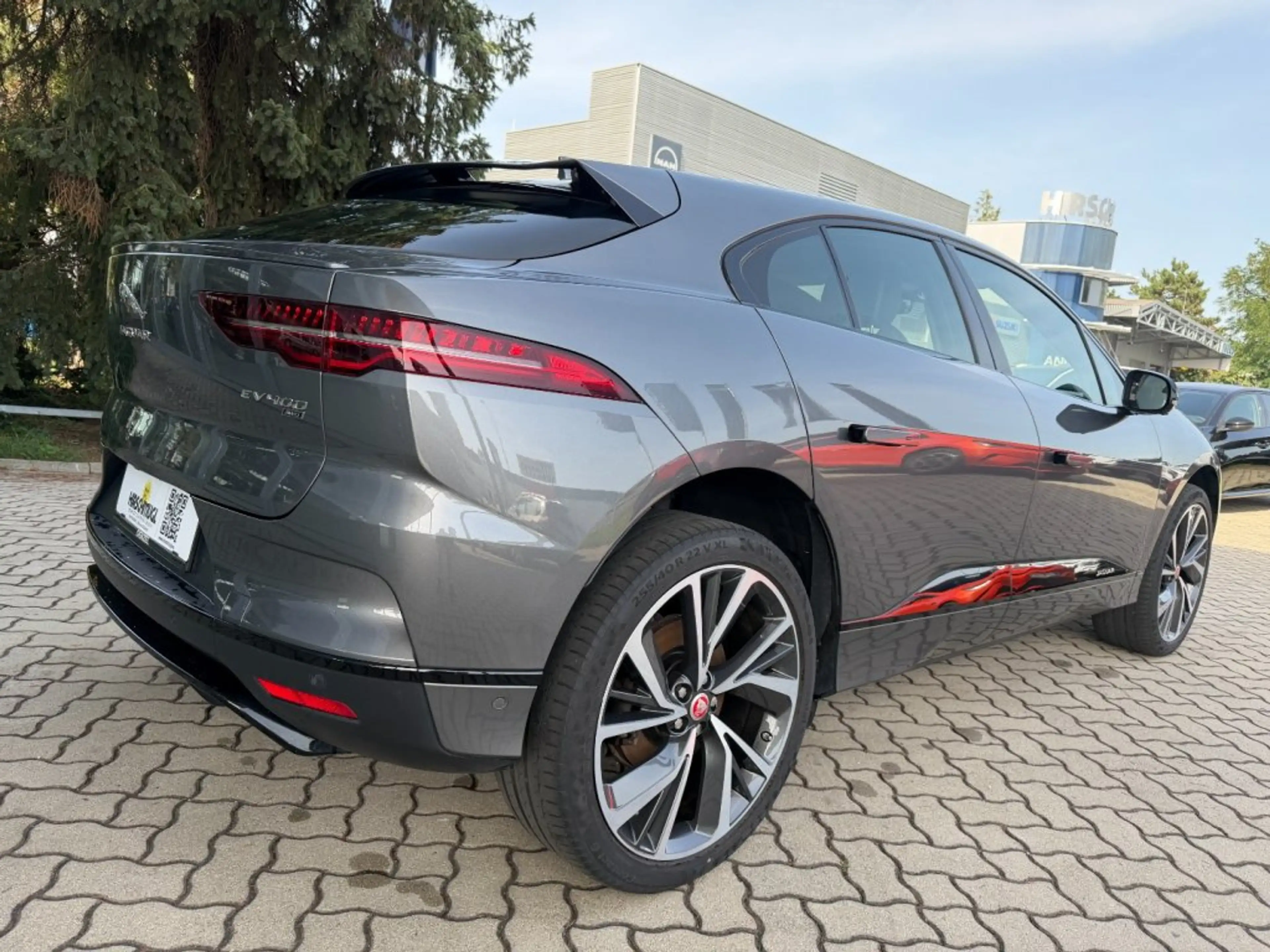 Jaguar I-Pace EV400 HSE AWD — photo 7