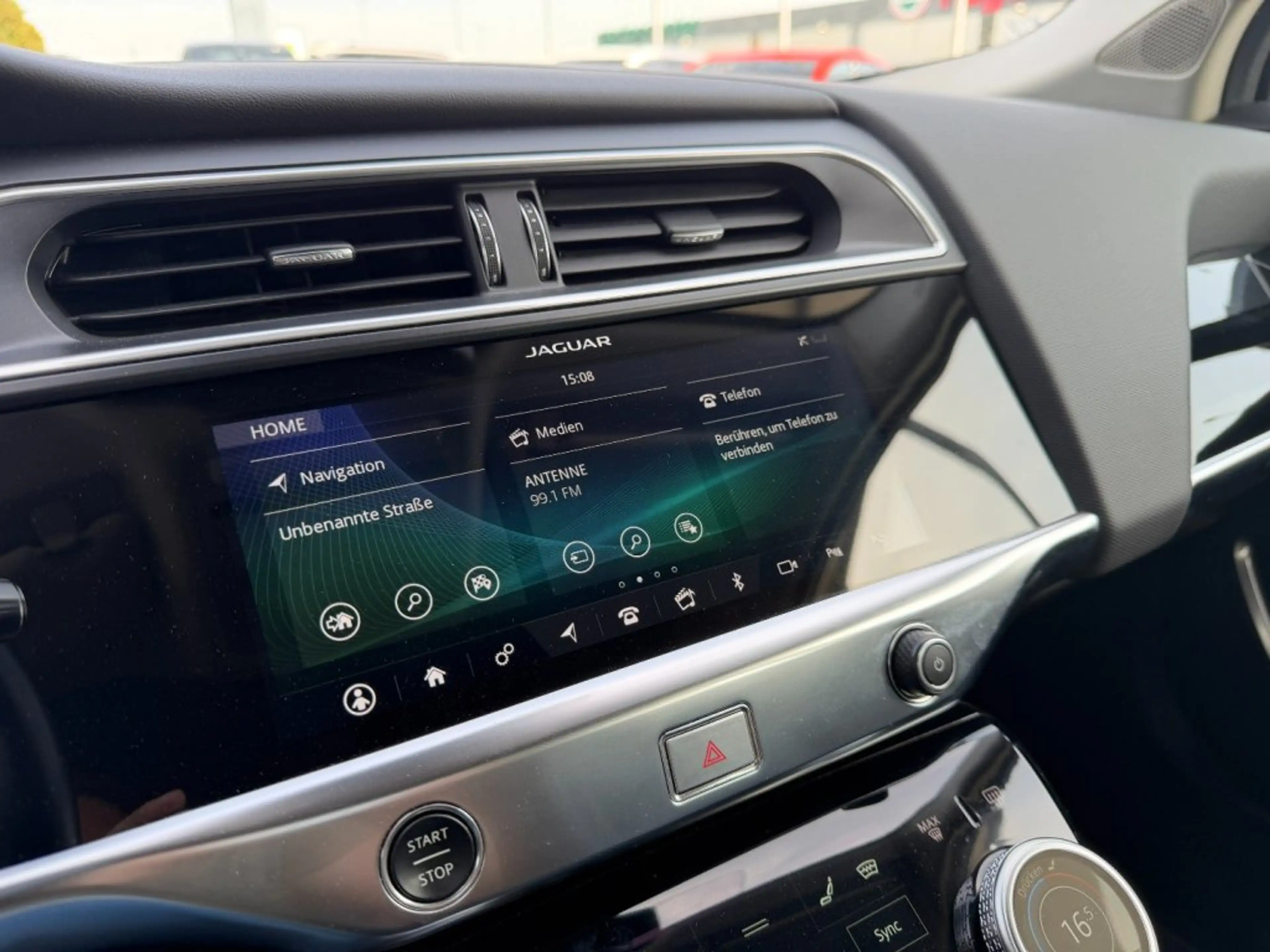 Jaguar I-Pace EV400 HSE AWD — photo 15