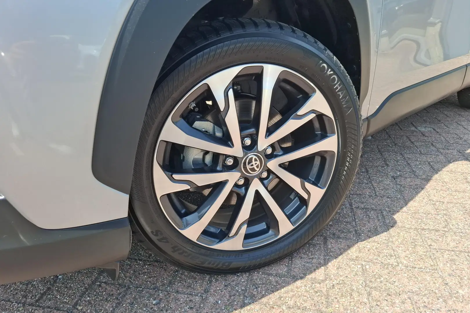 Toyota Corolla Cross Hybrid 200 Executive edition Panoramadak, Dodehoek Grijs - 2