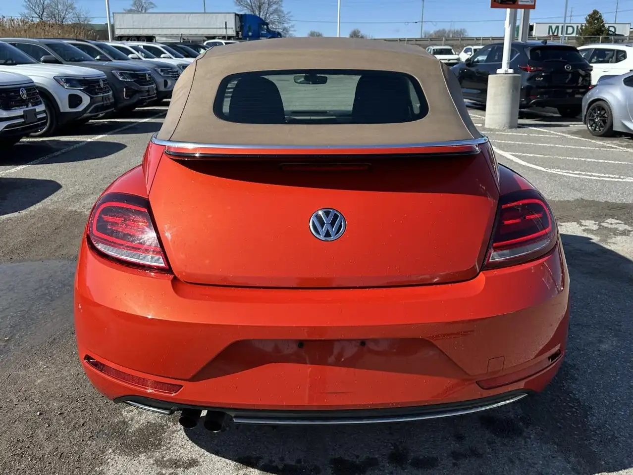 Volkswagen Beetle снимка Volkswagen Beetle