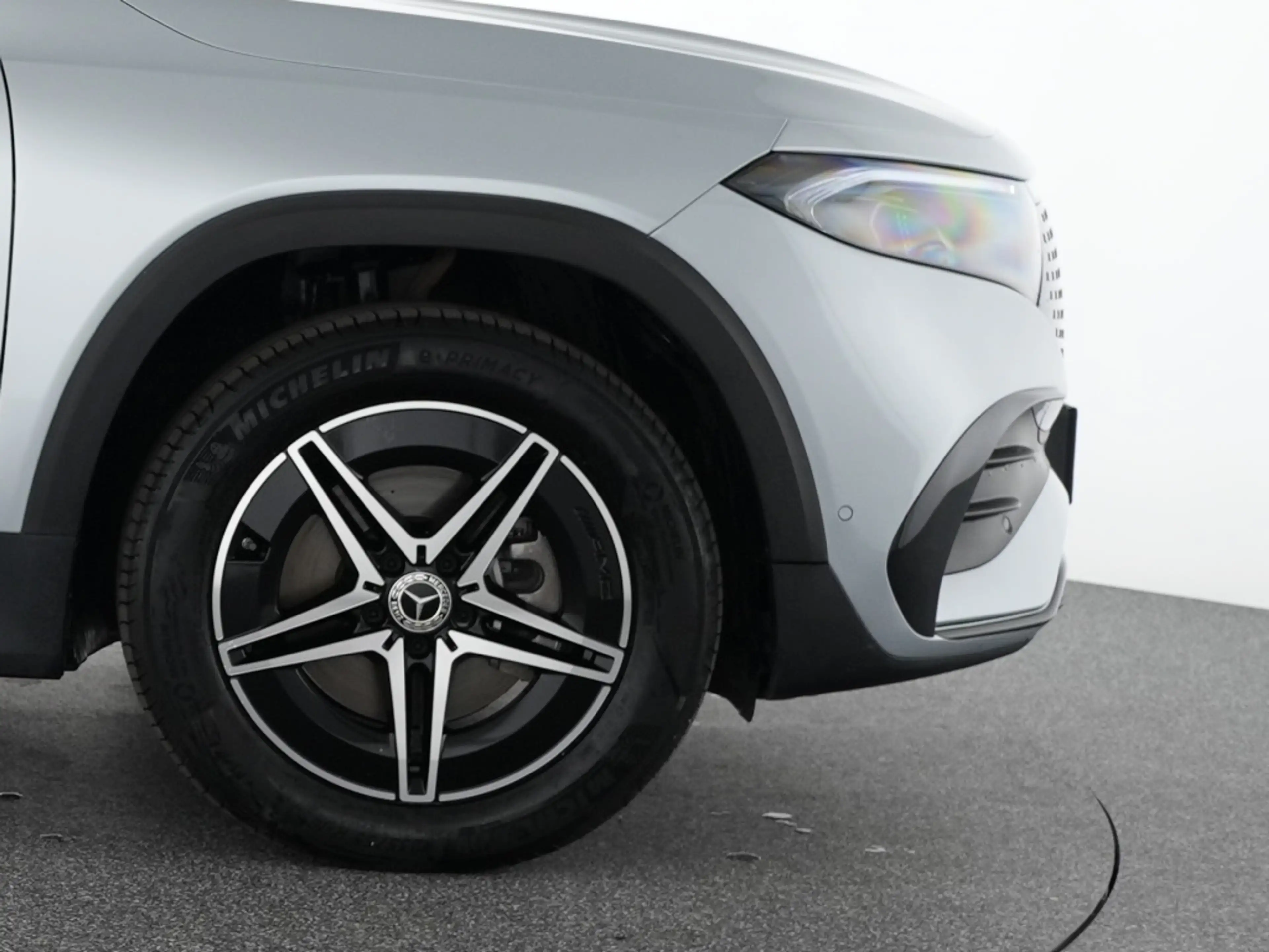 Mercedes-Benz EQB 300 4MATIC 360 ACC AUT HUD Kam. KeyLess LED — photo 6