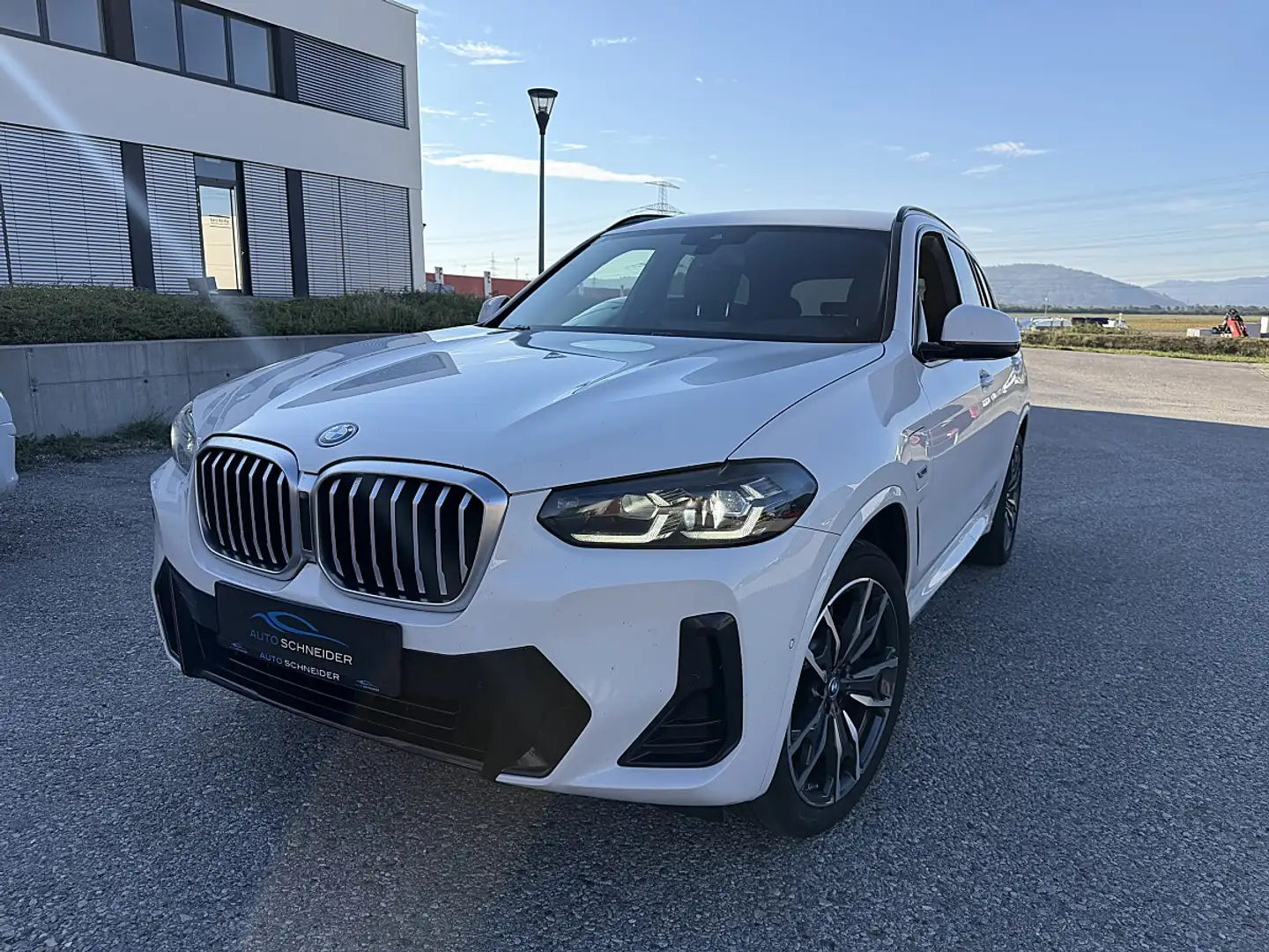 BMW X3 xDrive 30e M-Sport Weiß - 2