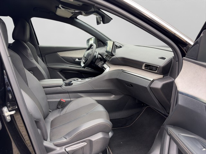 Peugeot 5008 GT HYBRID 136 e-DSC6 — photo 9