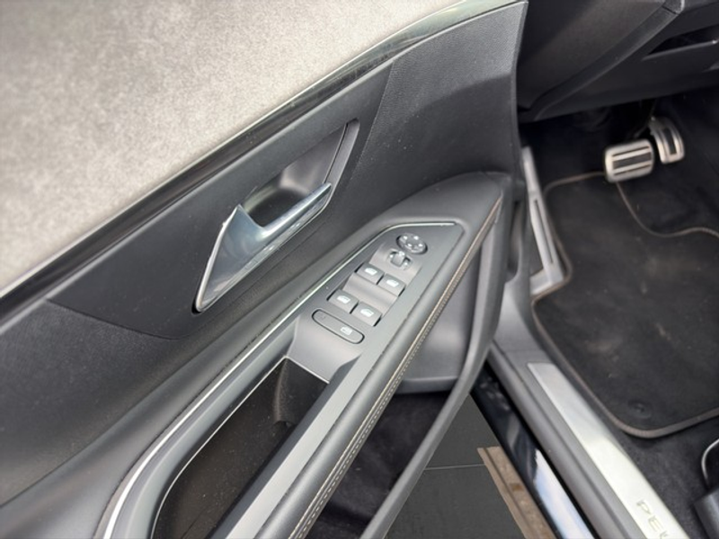 Peugeot 5008 GT HYBRID 136 e-DSC6 — photo 14