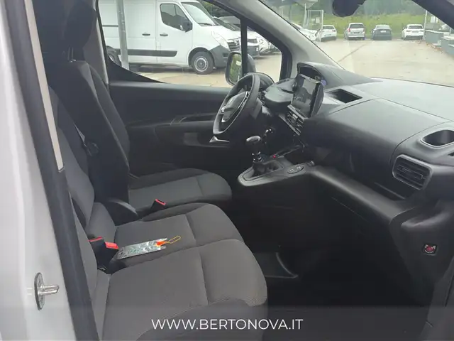 Peugeot Partner view 9
