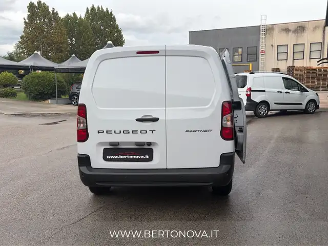 Peugeot Partner view 5