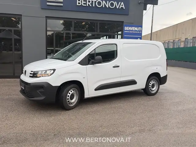 Peugeot Partner view 2