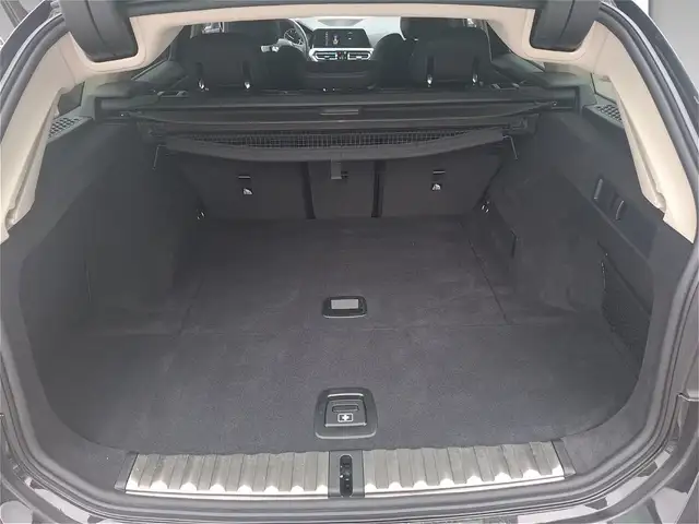 BMW 3 Series view 12