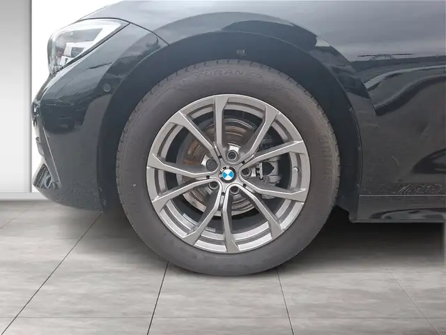 BMW 3 Series view 7